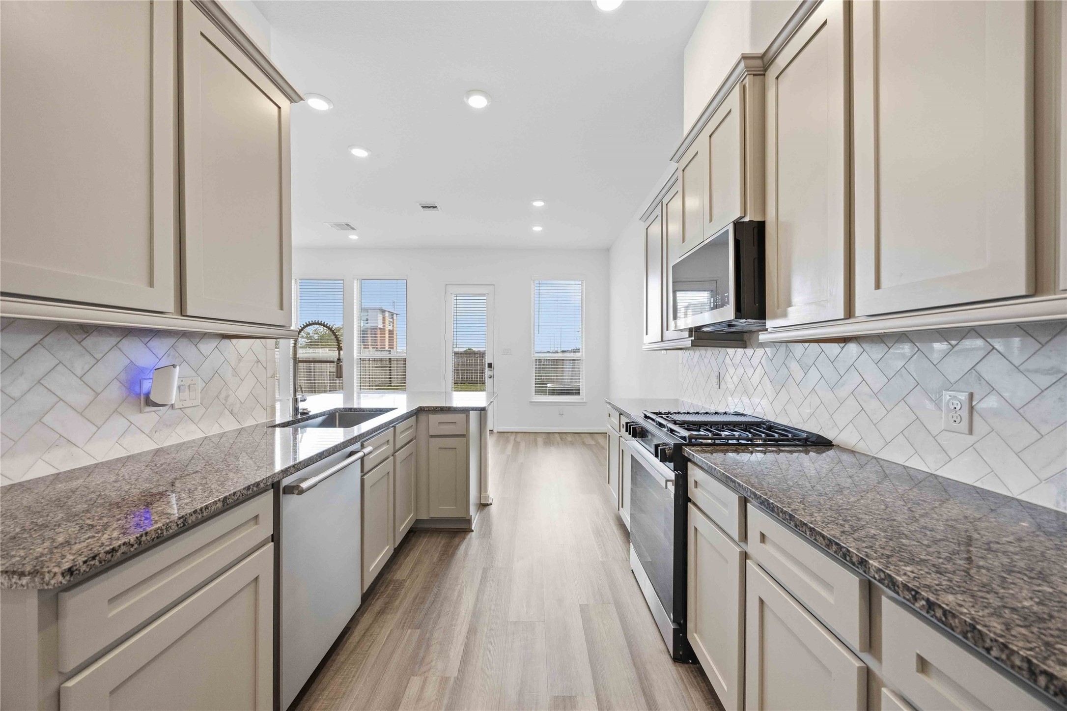 4058 Balboa Drive Rosharon, TX 77583 - Photo 11 of 29