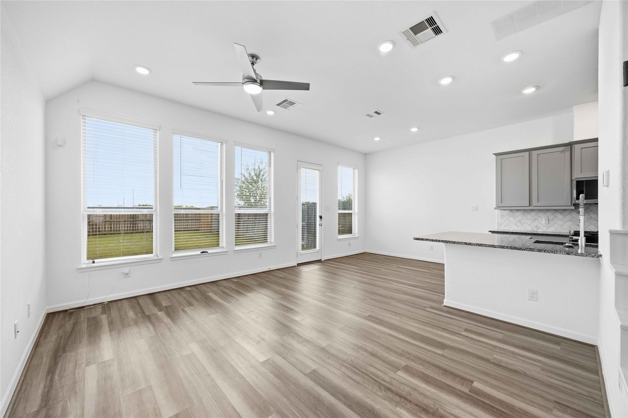 4058 Balboa Drive Rosharon, TX 77583 - Photo 5 of 29