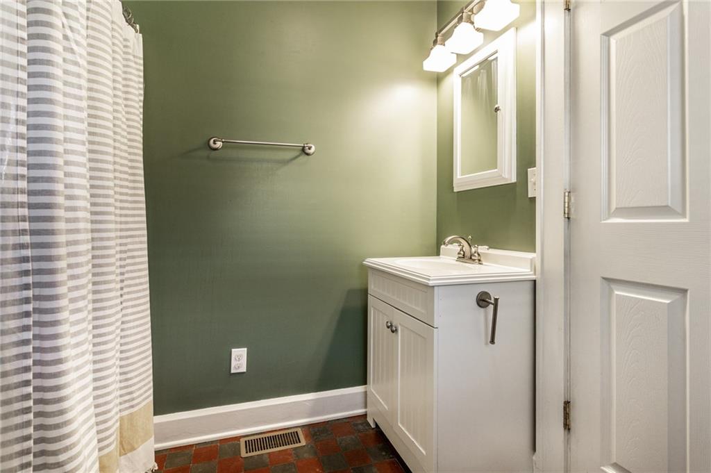 218 Berkley Road Indianapolis, IN 46208 - Photo 16 of 31 Gallery Image 16