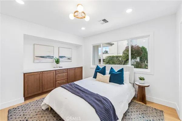 $1,599,000 | 367 Ultimo Avenue, Long Beach, CA 90814