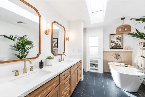 $1,599,000 | 367 Ultimo Avenue, Long Beach, CA 90814