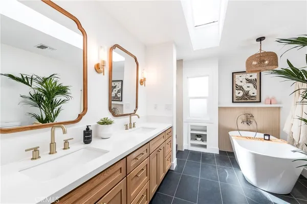 $1,599,000 | 367 Ultimo Avenue, Long Beach, CA 90814