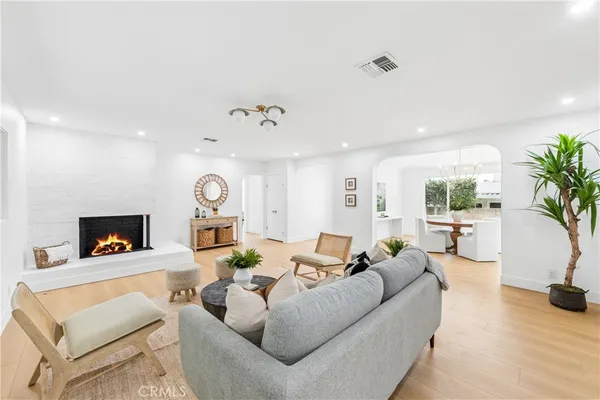 $1,599,000 | 367 Ultimo Avenue, Long Beach, CA 90814
