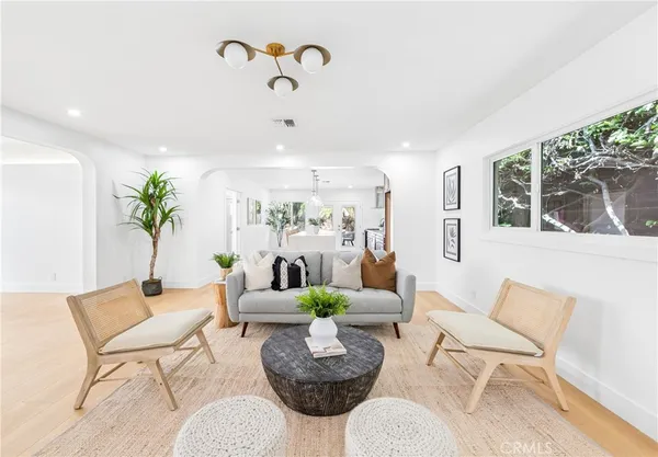 $1,599,000 | 367 Ultimo Avenue, Long Beach, CA 90814