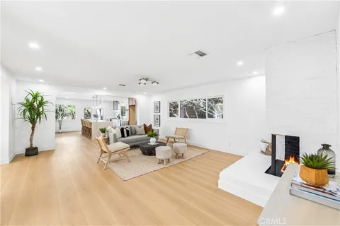 $1,599,000 | 367 Ultimo Avenue, Long Beach, CA 90814