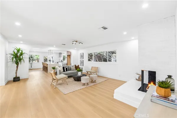 $1,599,000 | 367 Ultimo Avenue, Long Beach, CA 90814