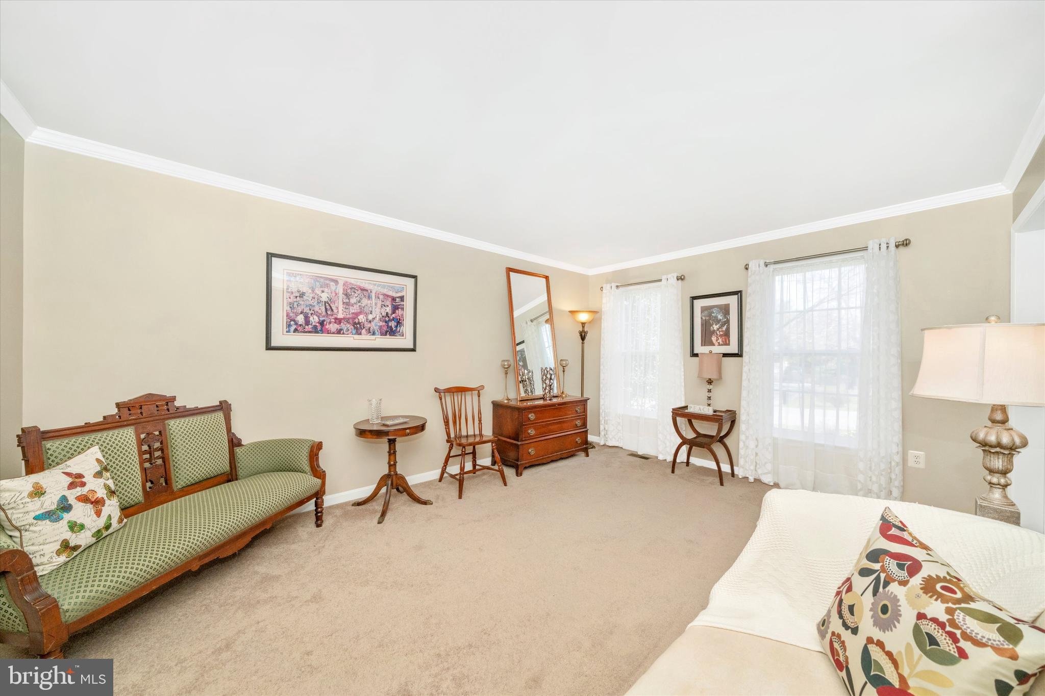 8321 Jordan Valley Way Frederick, MD 21702 - Photo 23 of 75 a living room with furniture and a lamp