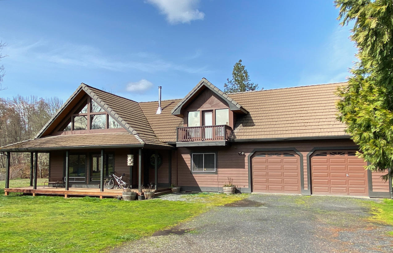 7440 Takilma Road Cave Junction, OR 97523 - Photo 6 of 36 front of house closeup