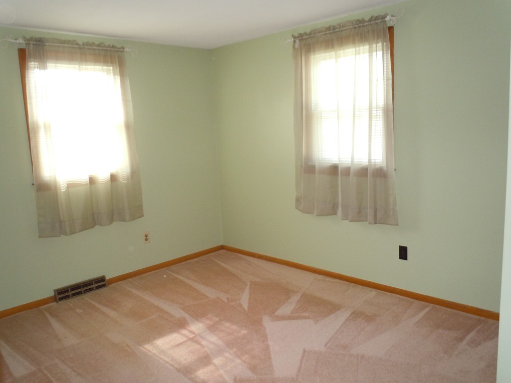 17 Harjean Road Billerica, MA 01821 - Photo 8 of 15