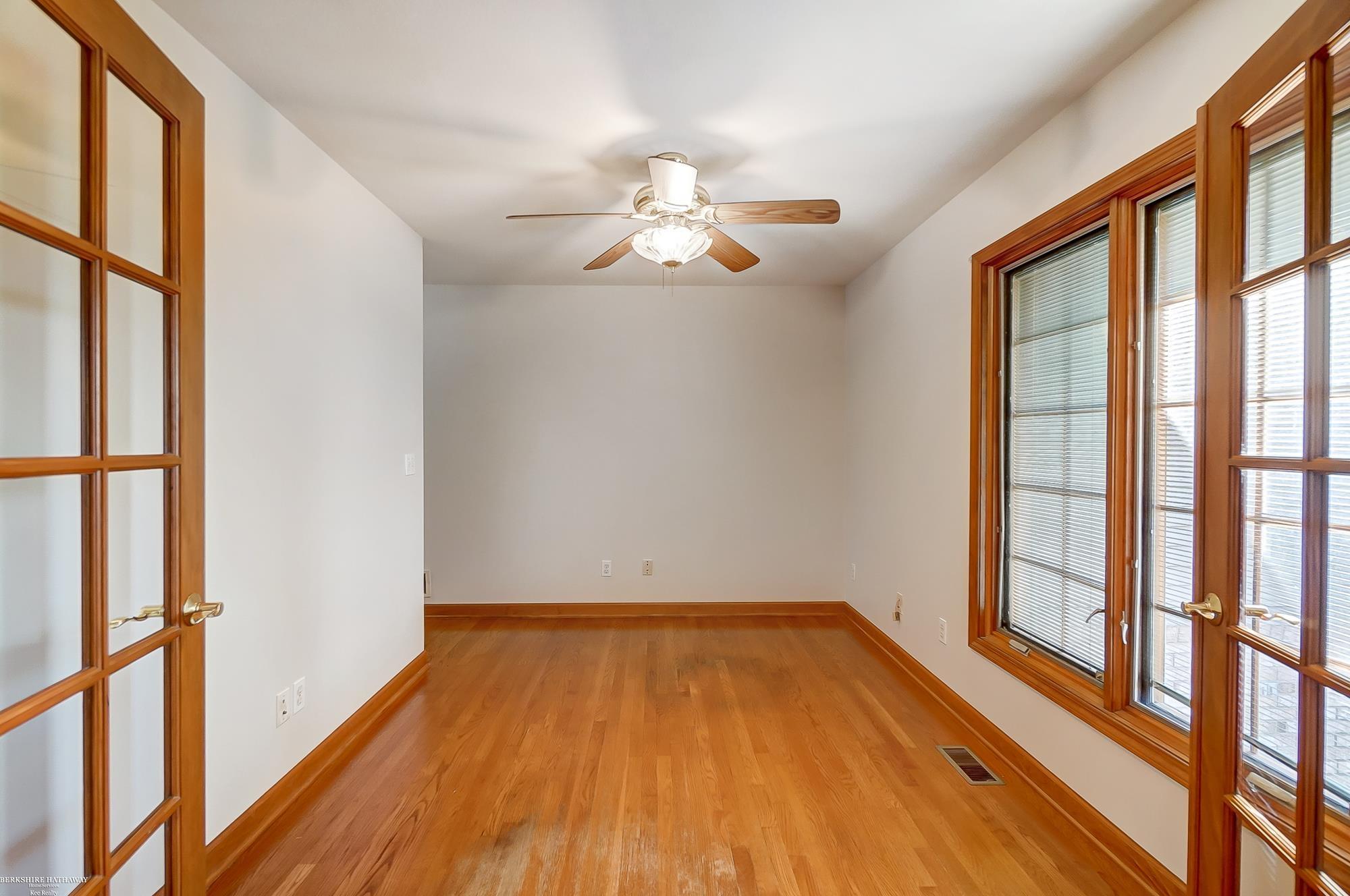 3371 Vivian Road Monroe, MI 48162 - Photo 33 of 57 50119208-32.JPG