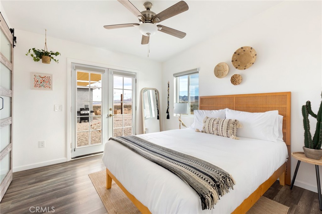 5737 Mojave Ranch Road Joshua Tree, CA 92252 - Photo 14 of 47 a bedroom with a large bed and a chandelier