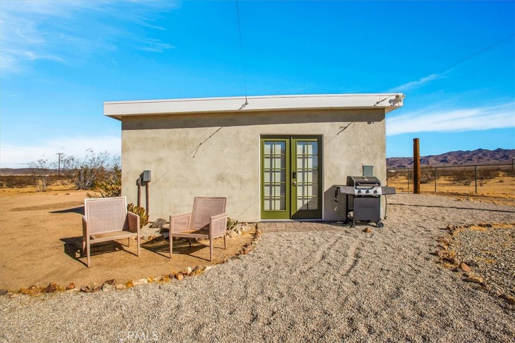 5737 Mojave Ranch Road Joshua Tree, CA 92252 - Photo 40 of 47 a view of a terrace with chairs