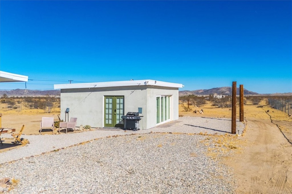 5737 Mojave Ranch Road Joshua Tree, CA 92252 - Photo 47 of 47 a view of a house with a ocean view
