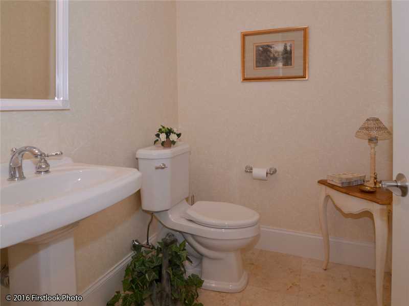 18 Kettle Cl, Unit 18 Westerly, RI 02891 - Photo 20 of 25 Bathroom.