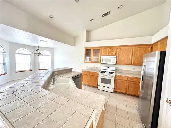 $2,700 | 13420 Chinquapin Drive, Victorville, CA 92395