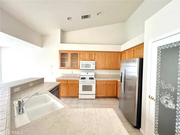 $2,700 | 13420 Chinquapin Drive, Victorville, CA 92395