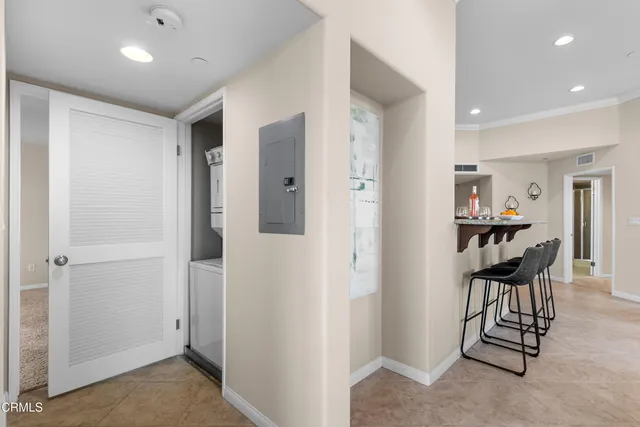 a view of entryway with livingroom