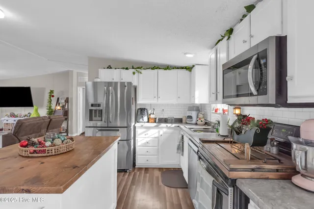 $199,900 | 406 King Arthur Drive, Whiteville, NC 28472