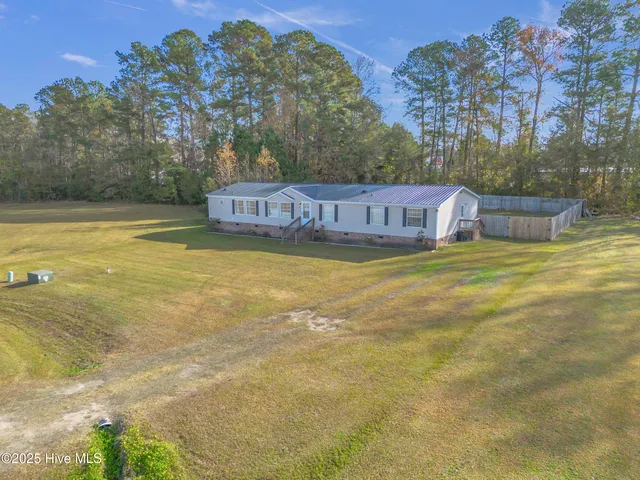 $199,900 | 406 King Arthur Drive, Whiteville, NC 28472