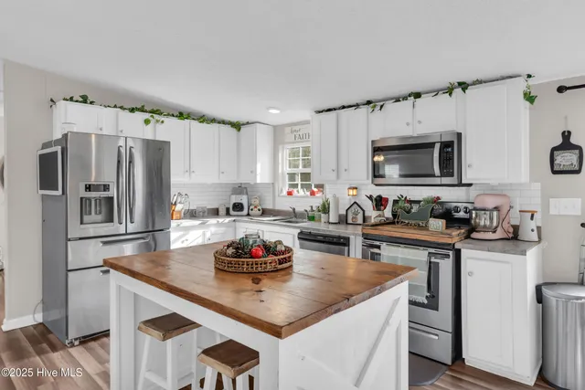 $199,900 | 406 King Arthur Drive, Whiteville, NC 28472