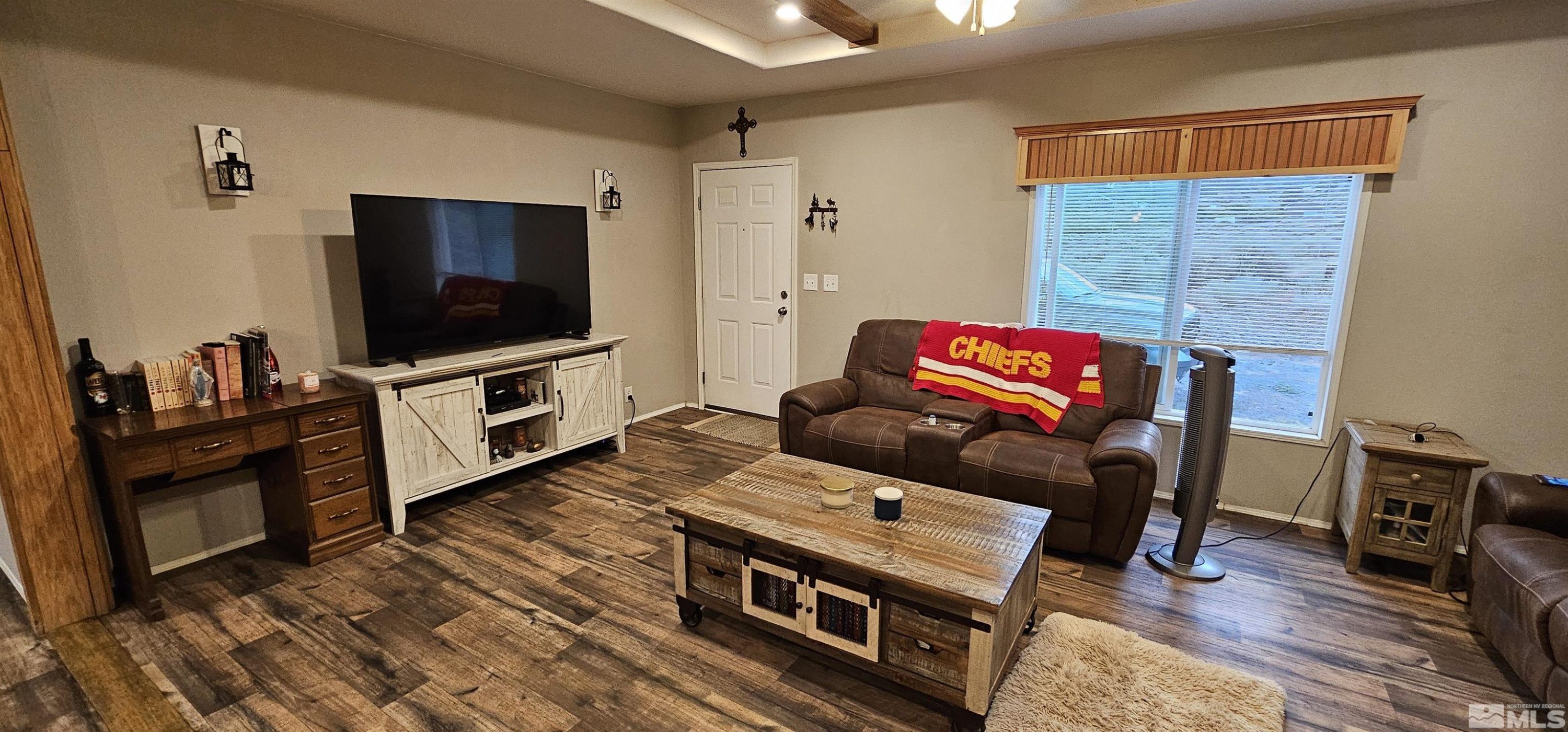 116 Victorine Drive Kingston, NV 89310 - Photo 11 of 25 a living room with furniture and a flat screen tv