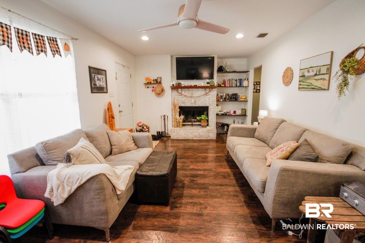 153 Richmond Road Daphne, AL 36526 - Photo 3 of 20