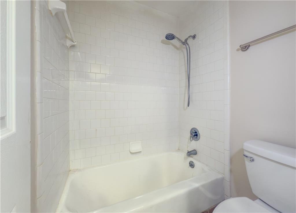 3301 Henderson Mill Road, Unit D3 Atlanta, GA 30341 - Photo 23 of 32 a bathroom with a bathtub and a toilet