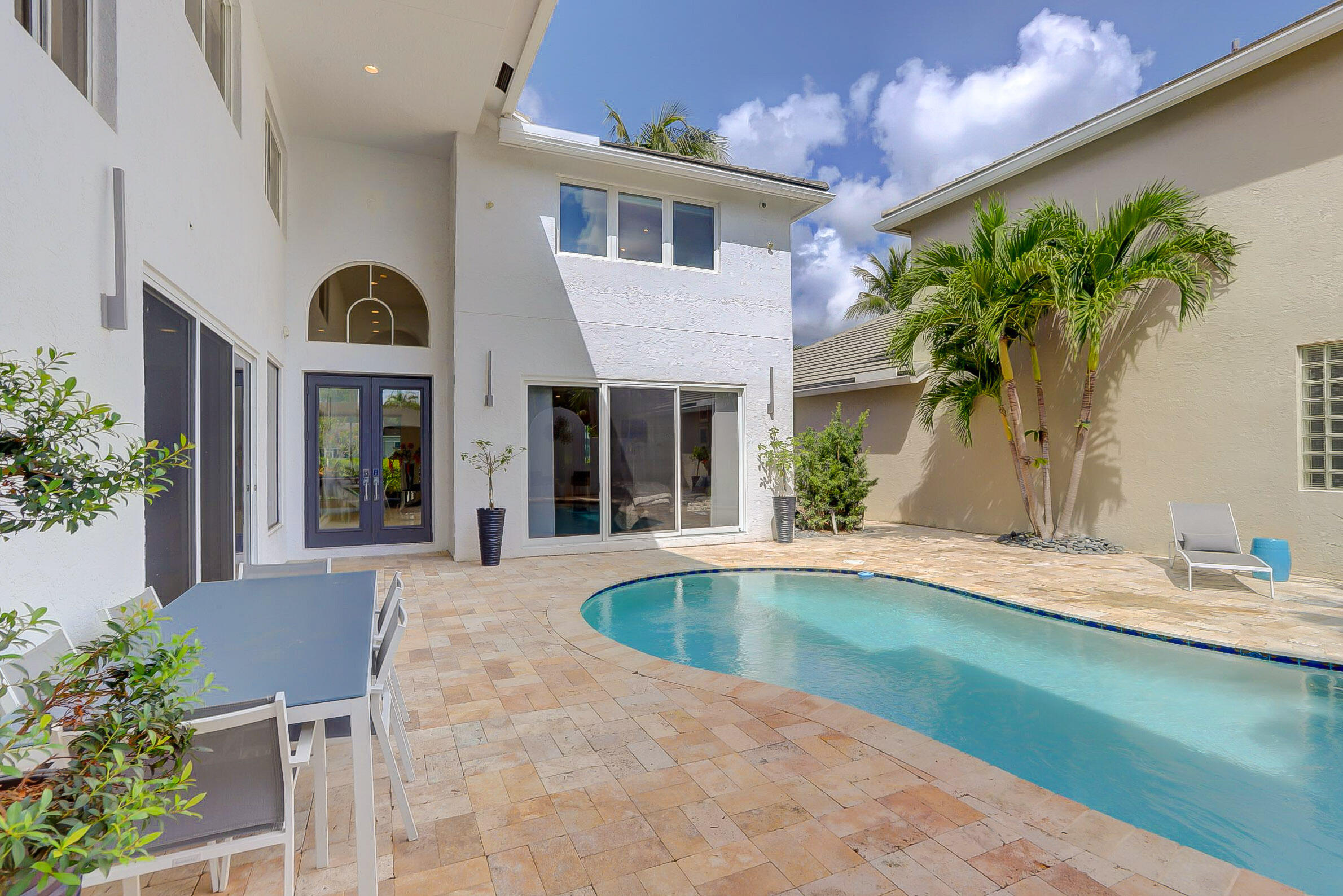 5779 Regency Circle West Boca Raton, FL 33496 - Photo 4 of 60 04_img_6077_78_79_80_81