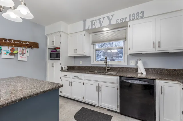 $269,000 | 821 Thornberry Drive, Ottawa, IL 61350