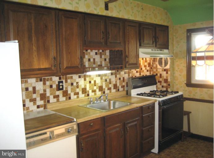 2823 Topaz Road Parkville, MD 21234 - Photo 3 of 25 Kitchen