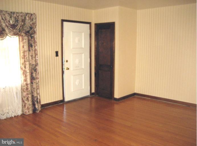2823 Topaz Road Parkville, MD 21234 - Photo 7 of 25 Living Room