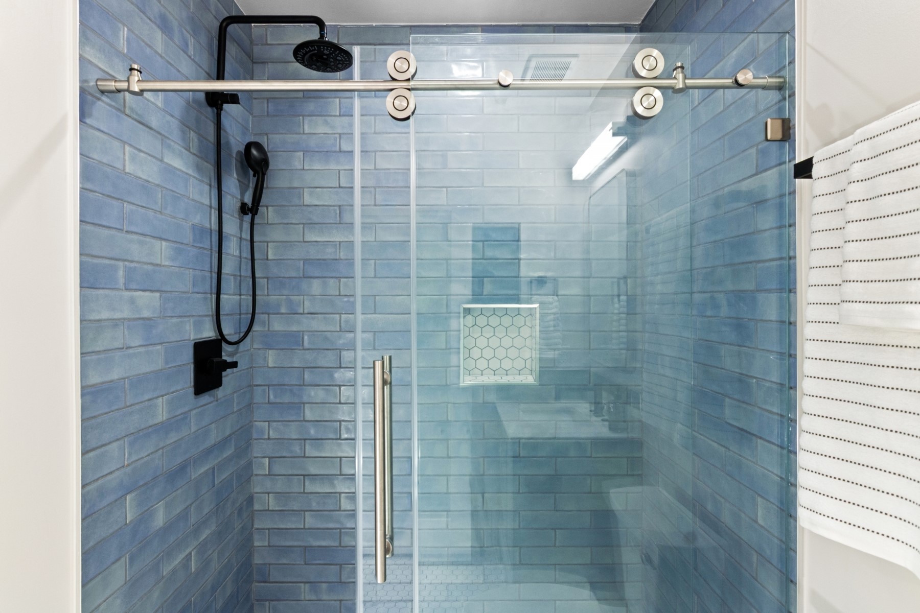 9800 Centre Parkway, Unit 1003 Houston, TX 77036 - Photo 11 of 29 a bathroom with a shower