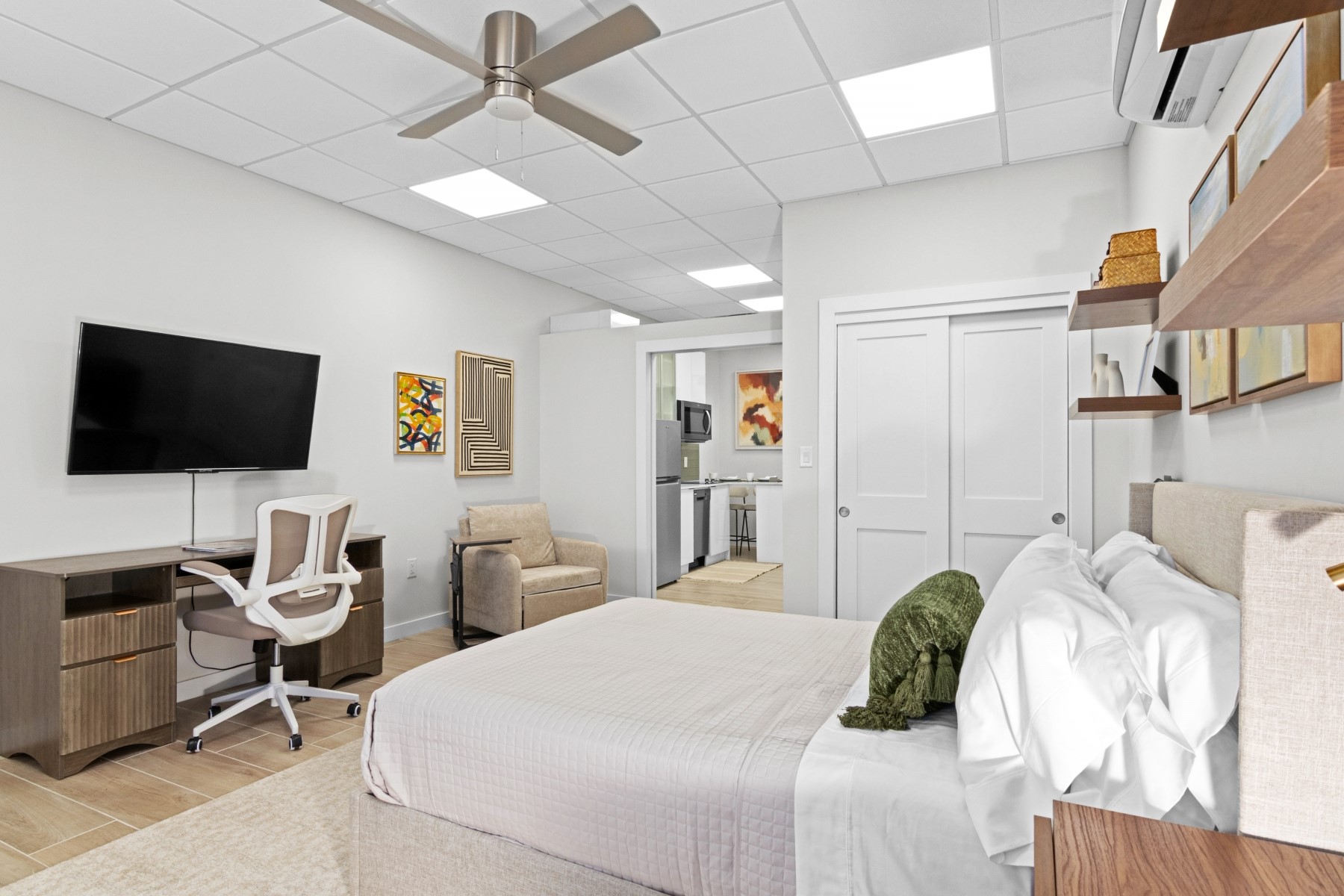 9800 Centre Parkway, Unit 1003 Houston, TX 77036 - Photo 4 of 29 a spacious bedroom with a bed and a flat screen tv