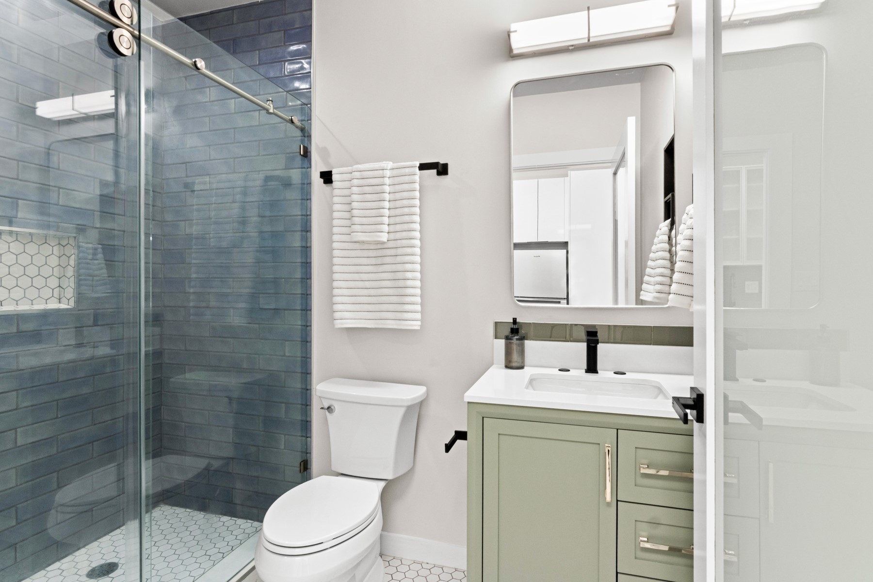 9800 Centre Parkway, Unit 1003 Houston, TX 77036 - Photo 10 of 29 a bathroom with a sink a toilet and shower