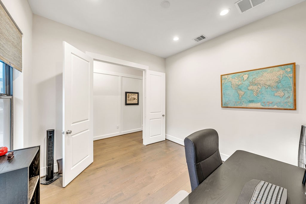 3510 Huntsford Drive Houston, TX 77008 - Photo 12 of 34 a view of livingroom with furniture