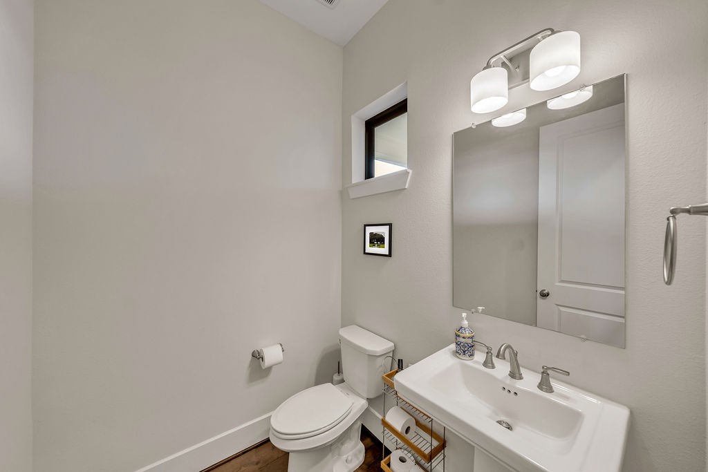 3510 Huntsford Drive Houston, TX 77008 - Photo 14 of 34 a bathroom with a toilet sink and mirror