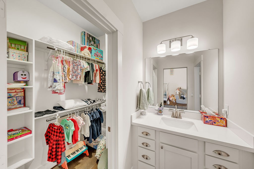 3510 Huntsford Drive Houston, TX 77008 - Photo 27 of 34 a bathroom with a double vanity sink and a mirror