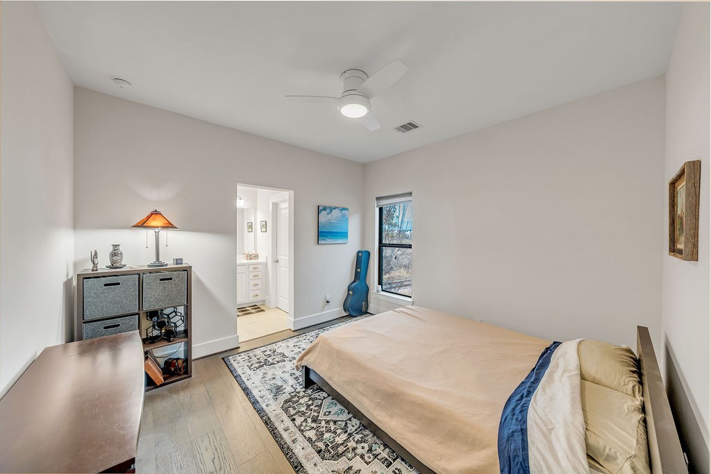 3510 Huntsford Drive Houston, TX 77008 - Photo 31 of 34 a bedroom with a bed and a desk