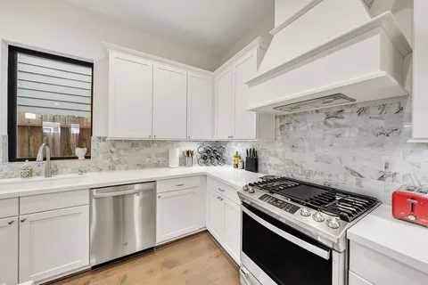 $620,000 | 3510 Huntsford Drive, Houston, TX 77008