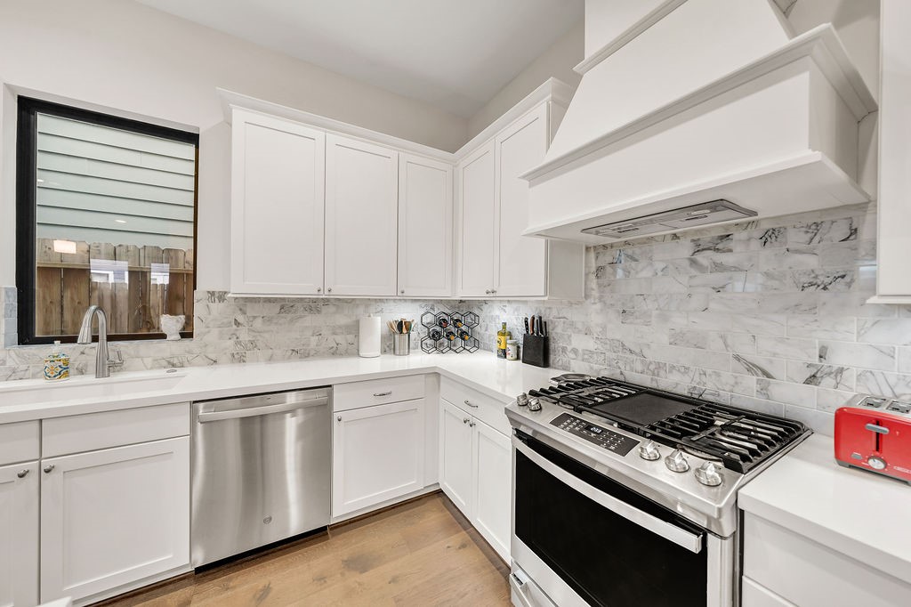3510 Huntsford Drive Houston, TX 77008 - Photo 8 of 34 a kitchen with white cabinets and appliances
