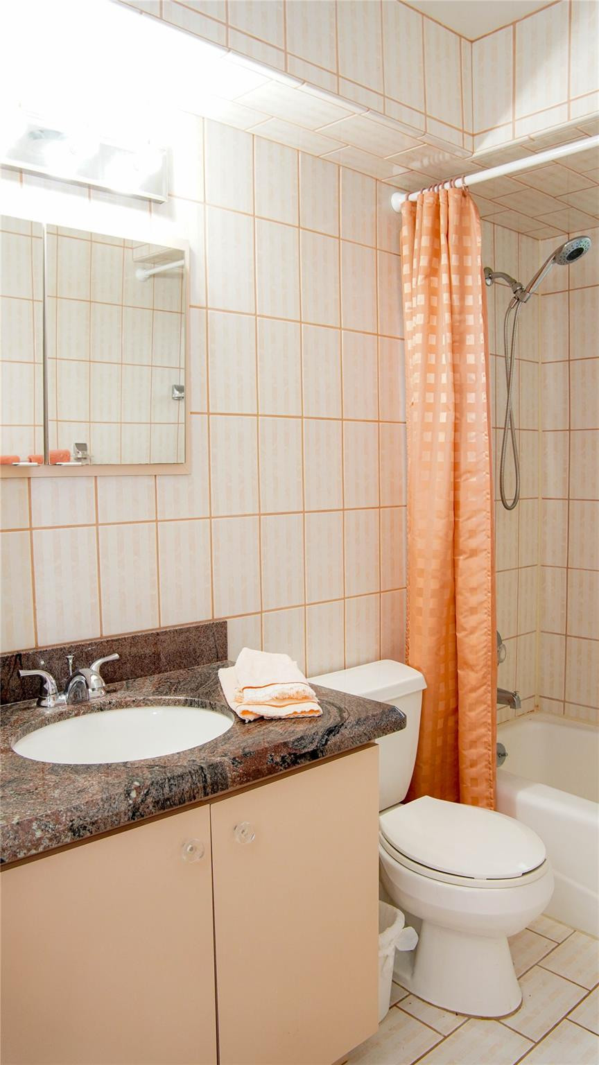 3322 Coolidge Street Hollywood, FL 33021 - Photo 20 of 32 Bathroom 2