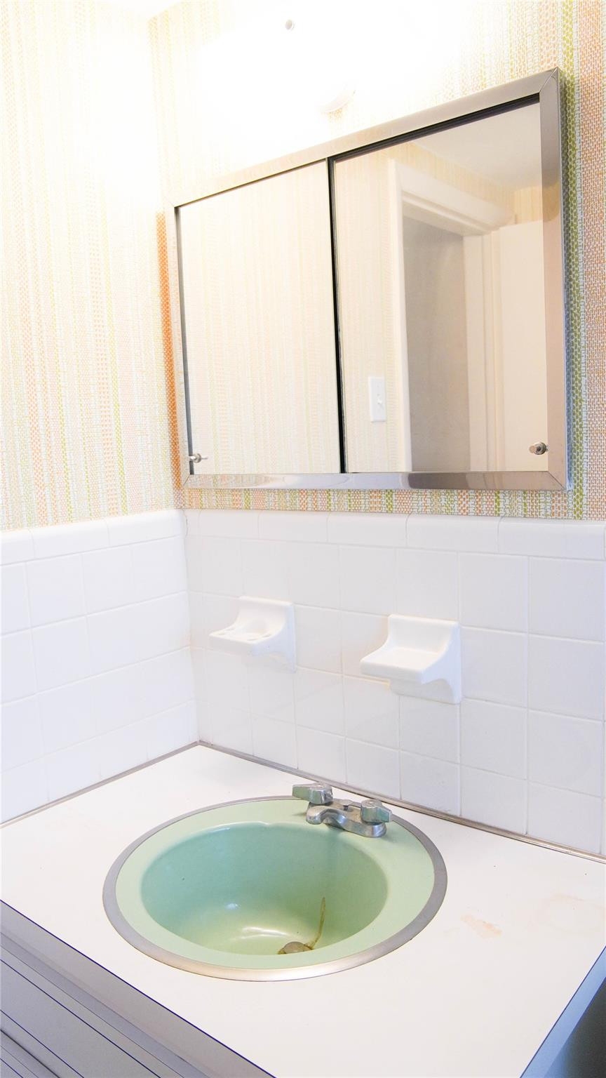 3322 Coolidge Street Hollywood, FL 33021 - Photo 25 of 32 Bathroom 3