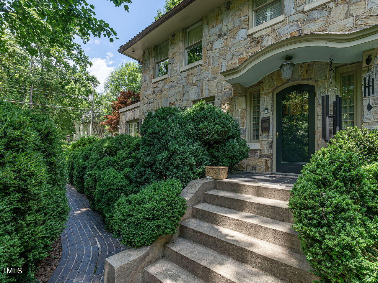 2501 Kenmore Drive Raleigh, NC 27608 - Photo 2 of 58