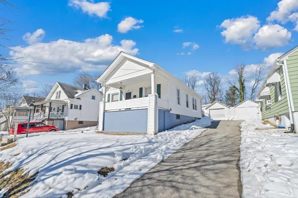 $165,000 | 1856 Kenwood Boulevard Southeast, Roanoke, VA 24013