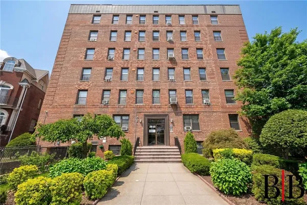 $379,000 | 2310 Ocean Parkway, Unit 3E | South Marlboro