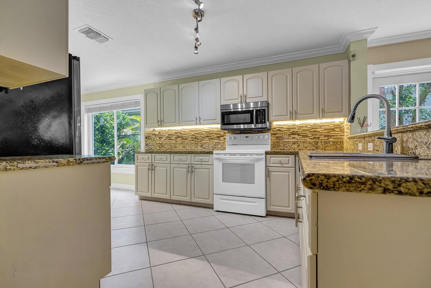 6168 La Vida Terrace Boca Raton, FL 33433 - Photo 36 of 52 DSC05889