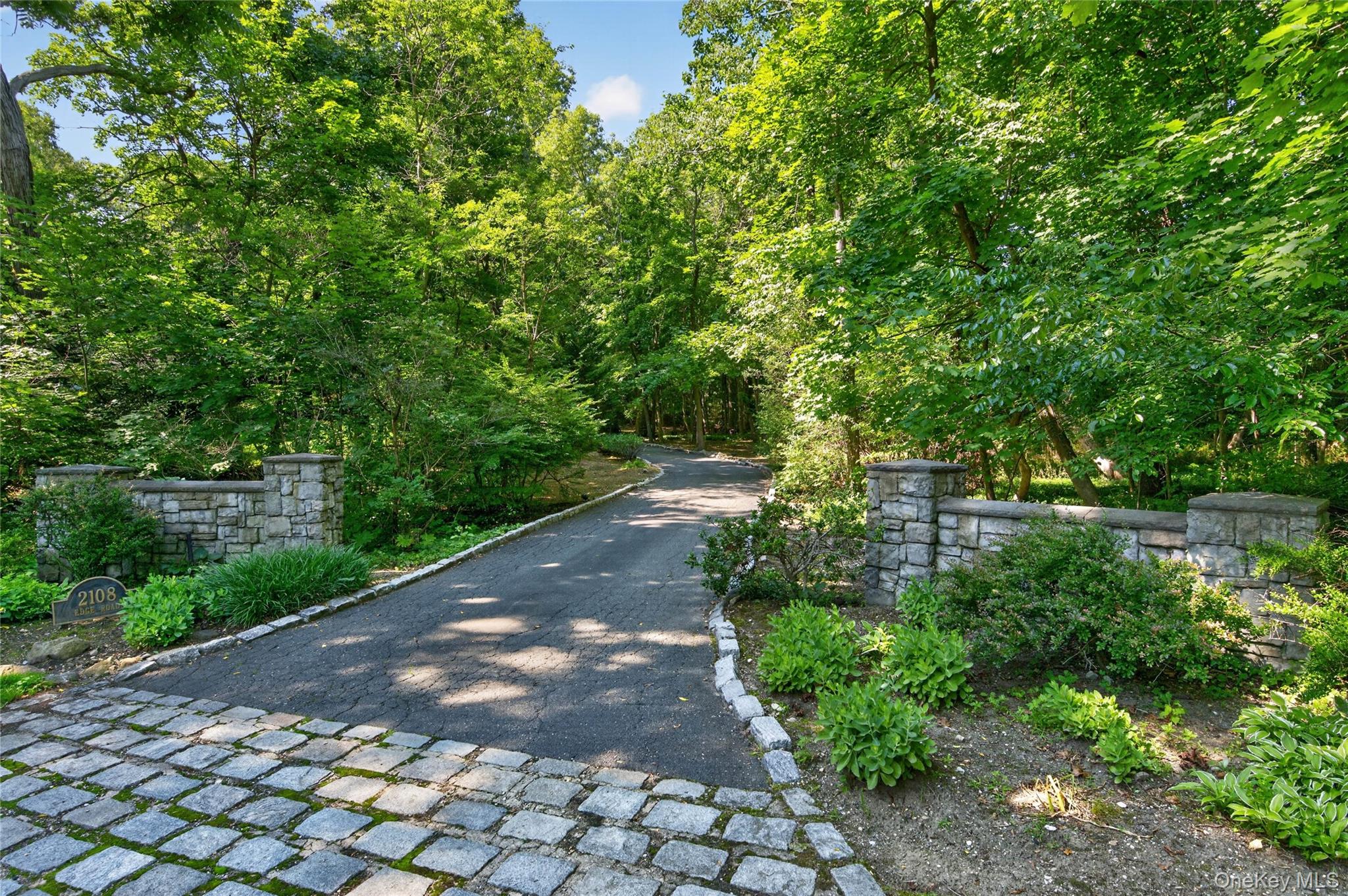 2108 Edge Road Muttontown, NY 11791 - Photo 3 of 38