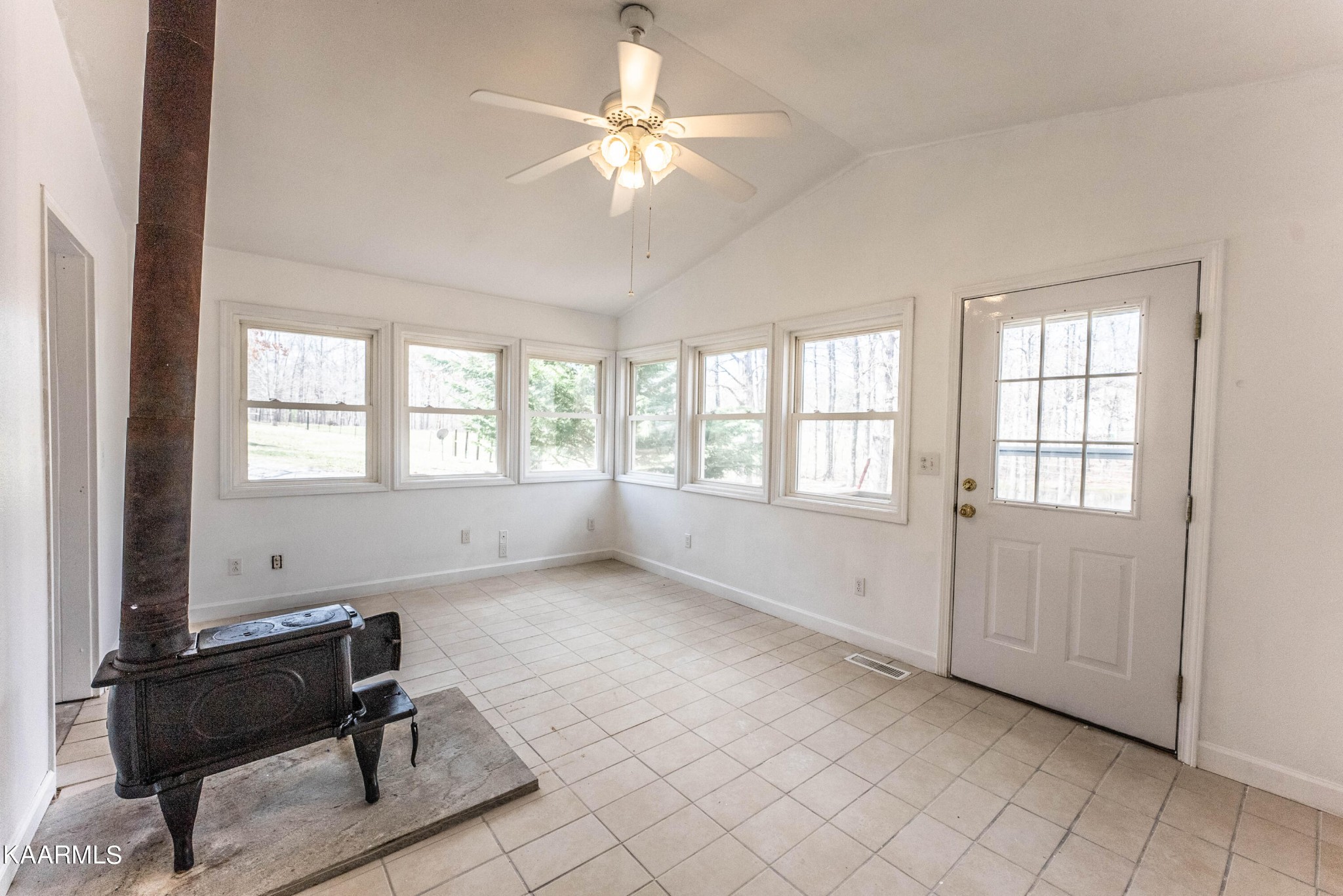 190 Rogers Road Crossville, TN 38571 - Photo 6 of 44 Gallery Image 6