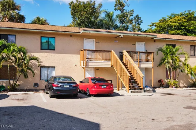 $1,000 | 824 Alderman Street, Unit 209, Fort Myers, FL 33916