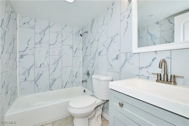 $1,000 | 824 Alderman Street, Unit 209, Fort Myers, FL 33916